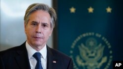 រូបឯកសារ៖ លោក Antony Blinken រដ្ឋមន្ត្រី​ការបរទេស​សហរដ្ឋ​អាមេរិក ថ្ឡែង​សុន្ទរកថា​​នៅ​ក្រសួង​ការ​បរទេស​សហរដ្ឋ​អាមេរិក​ក្នុង​រដ្ឋធានី​វ៉ាស៊ីនតោន ថ្ងៃទី១ ខែកុម្ភៈ ឆ្នាំ២០២២។ (AP Photo/Susan Walsh, Pool)