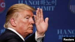 ប្រធានាធិបតីសហរដ្ឋអាមេរិកដូណាល់ ត្រាំ អំឡុងសន្និសីតសារព័ត៌មានបន្ទាប់ពីកិច្ចប្រជុំកំពូលជាមួយមេដឹកនាំកូរ៉េខាងជើងលោក គីម ជុងអ៊ុន នៅសណ្ឋាគារ JW Marriott ក្នុងទីក្រុងហាណូយកាលពីថ្ងៃទី២៨ កុម្ភៈ ២០១៩។