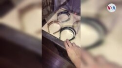 Joven boliviano produce protectores faciales en su taller casero