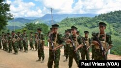 កូនទាហាន​កងទ័ព​ឯករាជ្យ​ Kachin ប្រមូល​ផ្តុំ​គ្នា​ធ្វើ​ការ​ហ្វឹកហាត់នៅ​ទីស្នាក់ការកណ្តាល KIA ក្នុង​ទីក្រុង​ Laiza ប្រទេស​មីយ៉ាន់ម៉ាកាលពីខែ​តុលា។