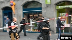 Polisi wa Ujerumani wakielekea eneo la tukio katika mji wa Wuerzburg