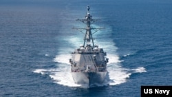 美國海軍公佈的照片顯示“基德”號阿利·伯克級導彈驅逐艦在當地時間2021年8月27日例行穿越台灣海峽的國際水域。