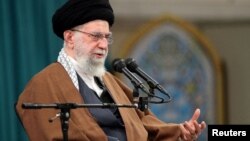 علی خامنه‌ای