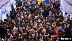 疫情下 中國大學生面臨嚴峻就業形勢