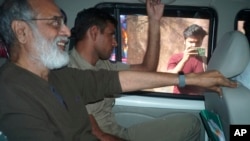 资料照：印度英文新闻网站“NewsClick”编辑普拉比尔·普卡亚斯塔（Prabir Purkayastha）2023年10月被警方逮捕。（美联社）