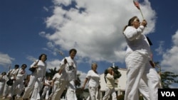 Las Damas de Blanco iniciaron sus marchas dominicales en La Habana después del arresto de 75 disidentes en el 2003