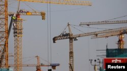 北京一處建築工地林立的塔吊。 （2021年1月13日）