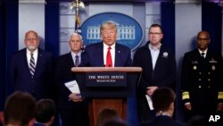 ប្រធានាធិបតី​សហរដ្ឋ​អាមេរិក​លោក ដូណាល់ ត្រាំ ថ្លែង​នៅ​ក្នុង​កិច្ចប្រជុំ​របស់​កងកម្លាំង​ប្រយុទ្ធ​ប្រឆាំង​នឹង​មេរោគ​កូរ៉ូណា​វីរុស​នៅ​សេតវិមាន កាលពី​ថ្ងៃទី២២ ខែមីនា ឆ្នាំ២០២០។