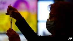 U Srbiji su odobrene dve vakcine protiv Kovida 19: Fajzer/Bajontek i Sputnjik V