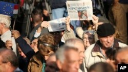 Supporters of opposition parties attend a demonstration organized against corruption and to express solidarity with Hungarian political daily Nepszabadsag in downtown Budapest, Hungary, Oct. 16, 2016.