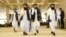 هیات مذاکره کنندهٔ طالبان در زمان امضای توافقنامهٔ دوحه در قطر 
