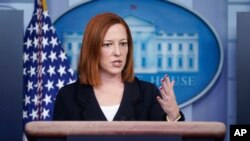 La secretaria de prensa de la Casa Blanca, Jen Psaki, habla durante una conferencia de prensa en la Casa Blanca, el viernes 5 de marzo de 2021, en Washington. (Foto AP / Patrick Semansky)