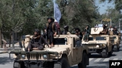 Wapiganaji wa Taliban wakiwa mjini Kabul, Aug. 31, 2022. 