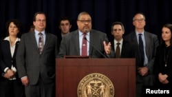 Uyu ni umushikirizwamanza wa Manhattan Alvin Bragg avugana n'itangazamakuru nyuma y'uko Jury yahamije Trump ivyaha 34 vyose.