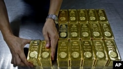 金价2月11日飙升至历史纪录新高。